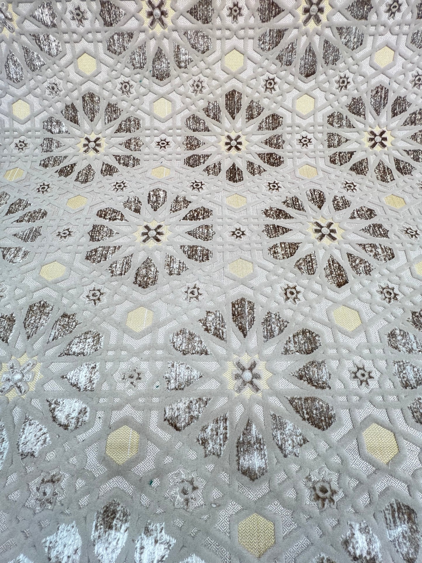 Arabesce beige d’or