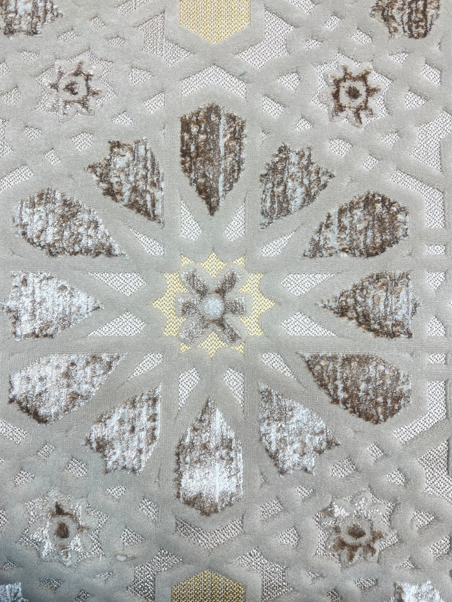 Arabesce beige d’or